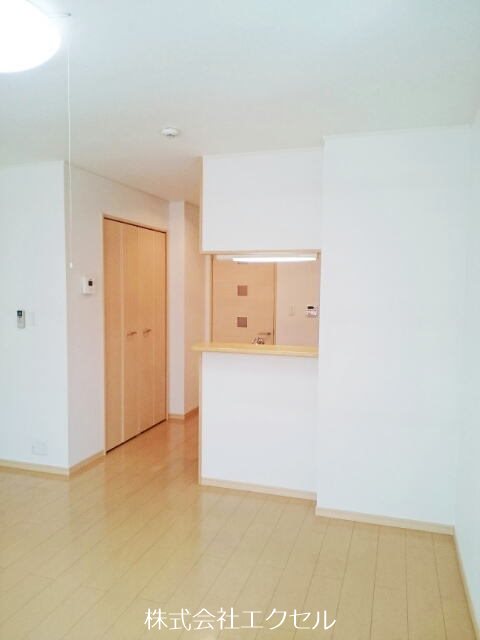 サンスウィート 照明付きのお部屋です。