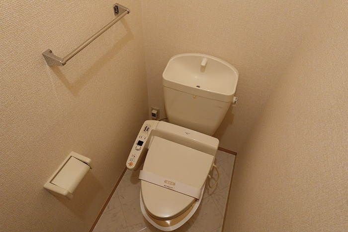 セジュール ウォシュレット完備です。