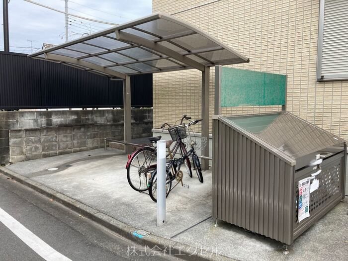 クレセント1 屋根付き駐輪場です。