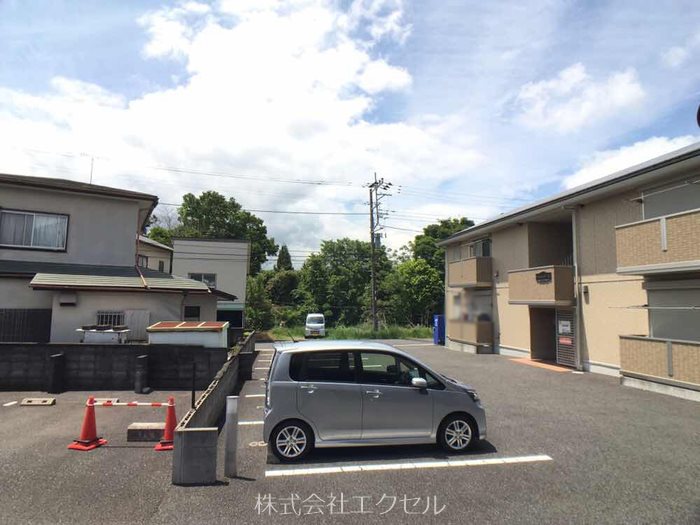 クレセント1 敷地内駐車場です。