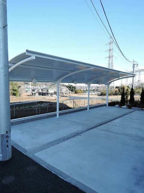 グランツェン 屋根付きの駐輪場です。
