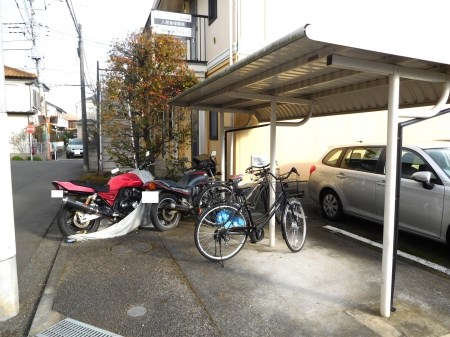 グレイスパル1 屋根付きの駐輪場です。