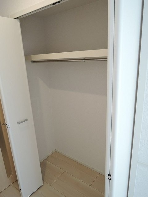 サンパラスト クローゼット完備です。