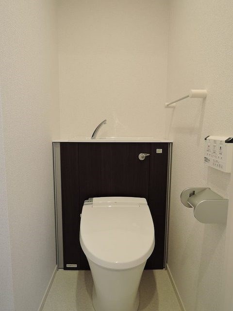 サンパラスト ウォシュレット付きです。