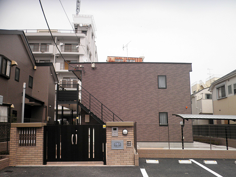 レオネクストショコラ国立 安心のオートロック機能付です。