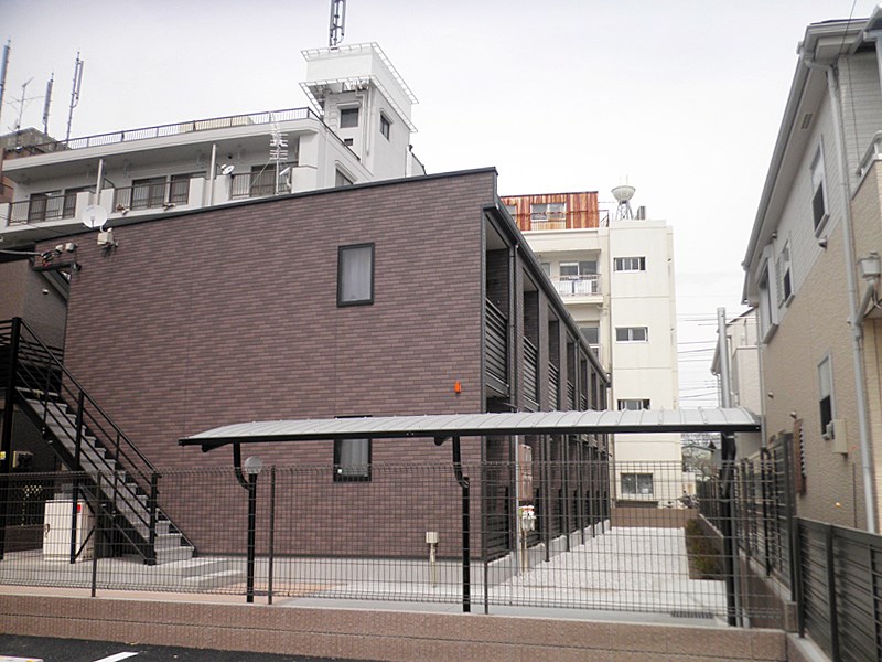 レオネクストショコラ国立 屋根付駐輪場です。