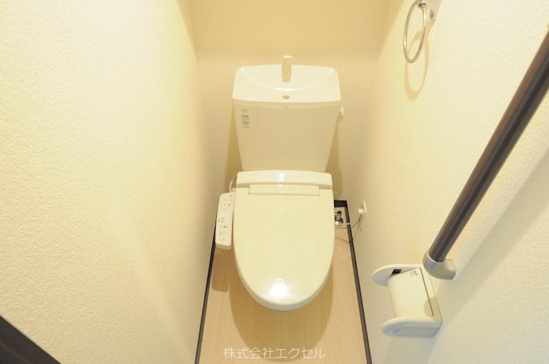 レオネクストショコラ国立 ウォシュレット付のトイレです。