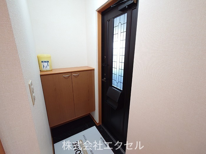 エスポワール壱番館 シューズボックス完備の玄関です。