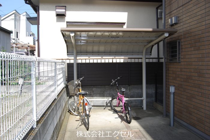 グリーンハイツ 屋根付きの駐輪場です。