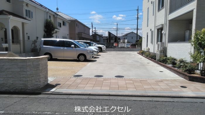 パレスグランディオーサ 敷地内駐車場です。