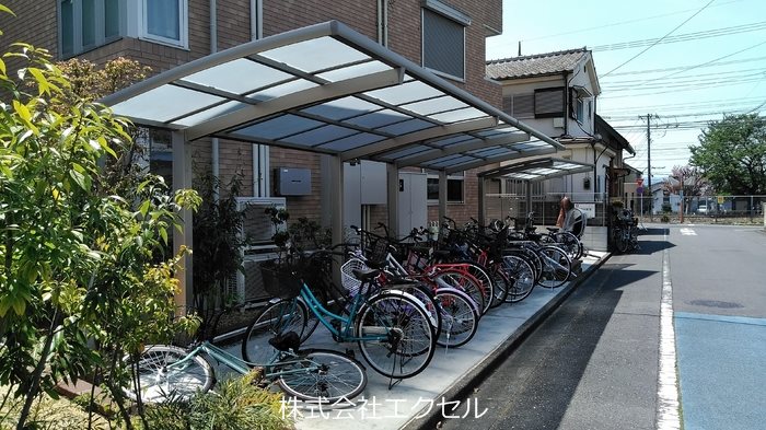 パレスグランディオーサ 屋根付きの駐輪場です。