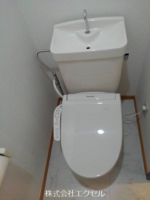 アーバンキャッスル 温水洗浄便座です。