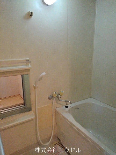 アーバンキャッスル ゆったりと入れる綺麗な浴室です。