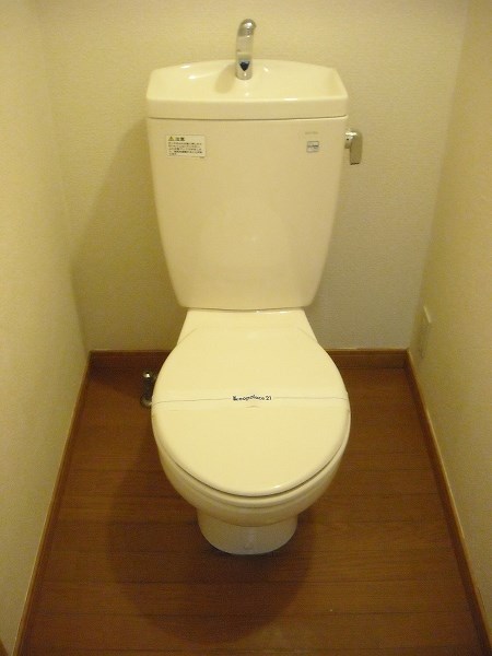 レオパレスセラピィマキ 清潔感あるトイレです。