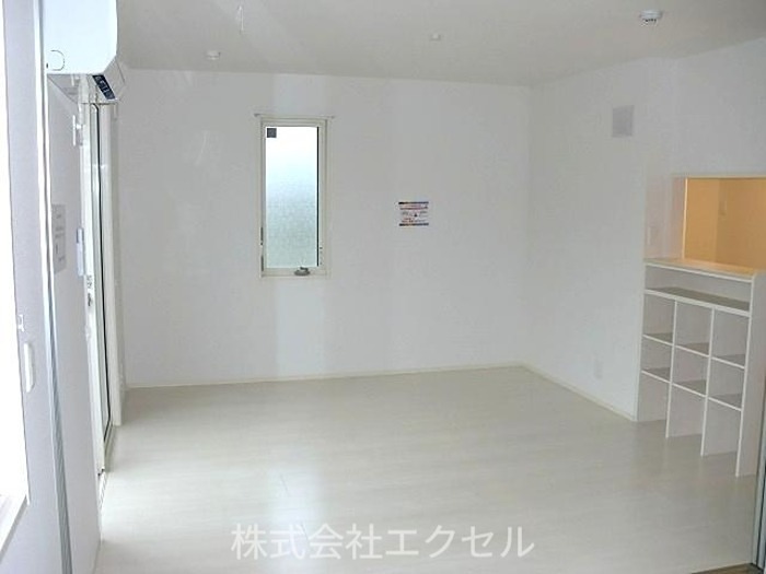 エトワール2 明るい室内です。