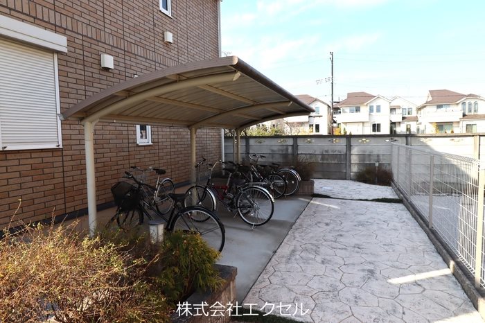 ヴェルドミールＣ 屋根付きの駐輪場です。