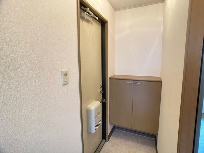 クレセントＢ シューズＢＯＸ付きの玄関です。