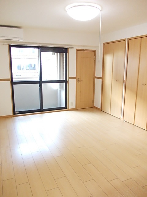 アプローズ 日当たり良好で明るいお部屋です。