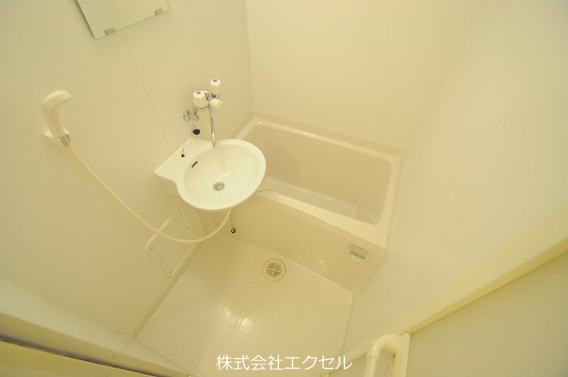 レオパレスＳＴＲ 浴室乾燥付きです。