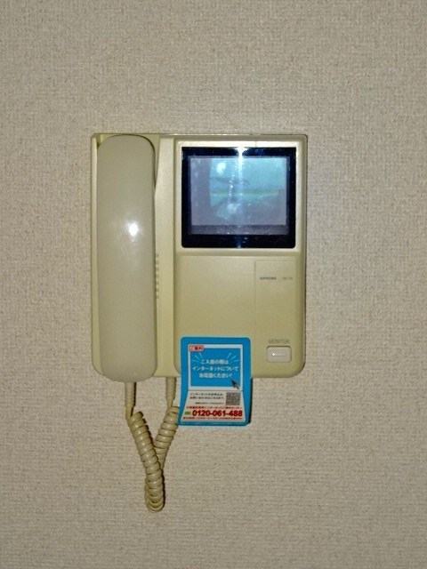 グリーンヴァレイＢ 来訪者の姿を確認できる安心のモニタ付きインターホン完備です。