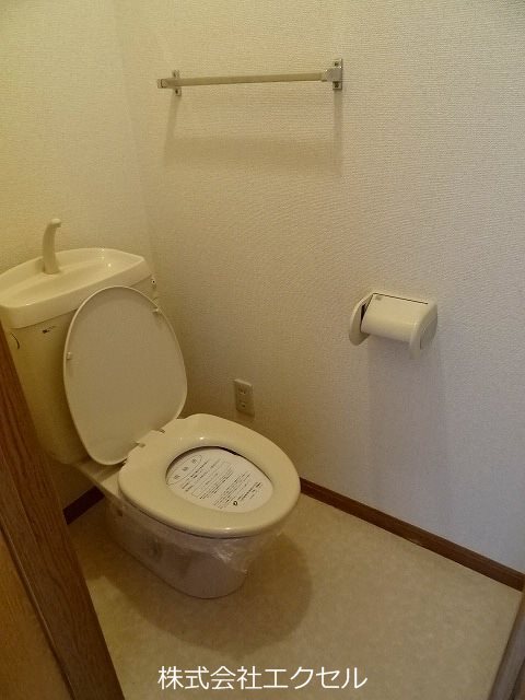 グリーンヴァレイＢ 清潔感のあるトイレです。
