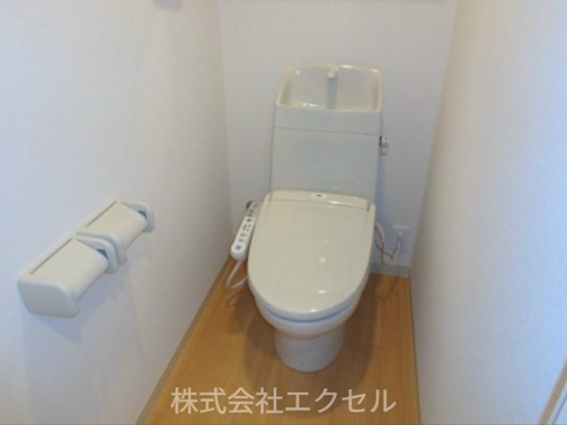 EJハウス 温水洗浄便座付きのトイレ♪