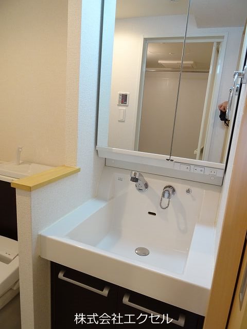 クレセール 独立洗面台です。