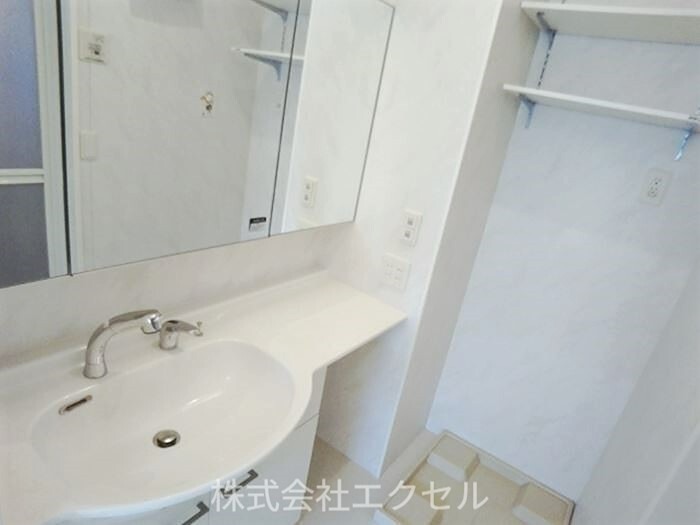ベルツリー上川原 独立洗面台です。