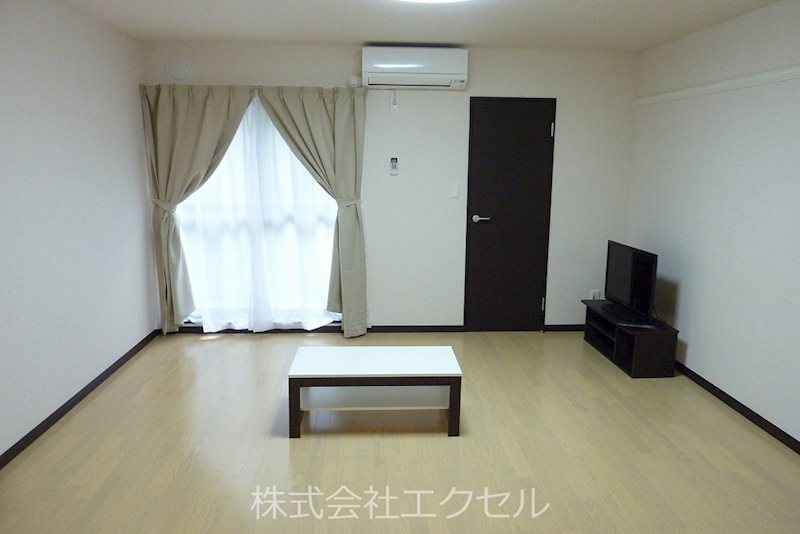 レオネクストＫＩＹＯＫＯ 10.4帖の広々とした洋室です。