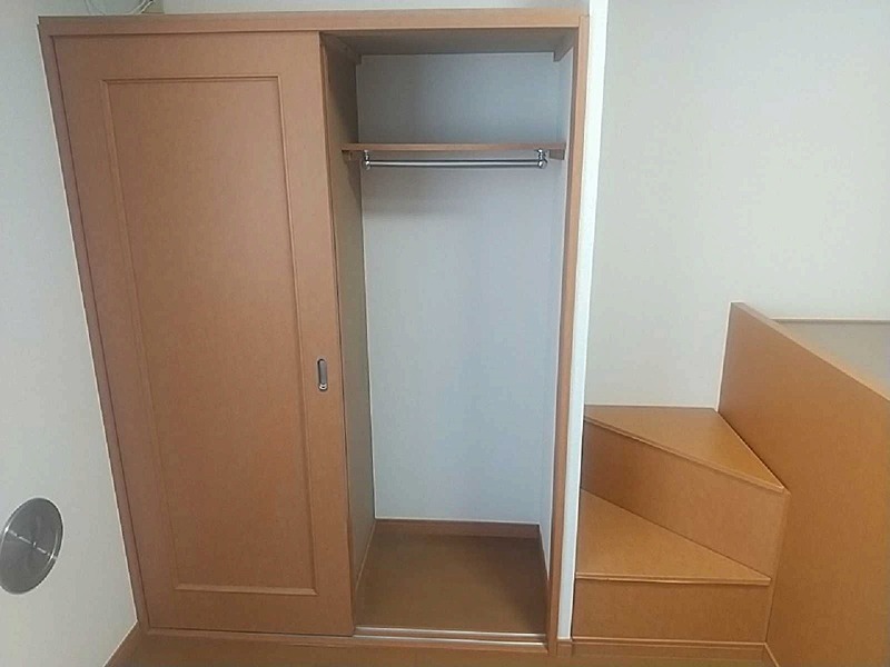 レオパレスHSIRIVER2 収納付き
