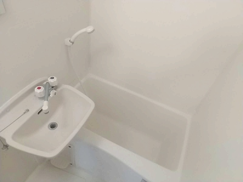 レオパレスHSIRIVER2 浴室乾燥機能付きのお風呂です。