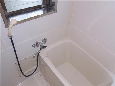 シャンゼール多摩 窓有りのお風呂です。