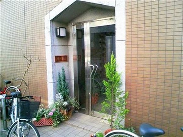 M-1ビル エントランスです。