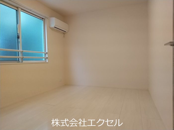 サニーフラット 収納付きの洋室2部屋です。