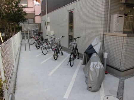 フェリシアKarakida 敷地内駐輪場です。