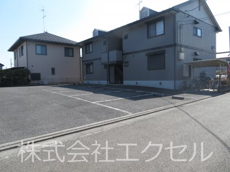 ボナールA 敷地内駐車場です。
