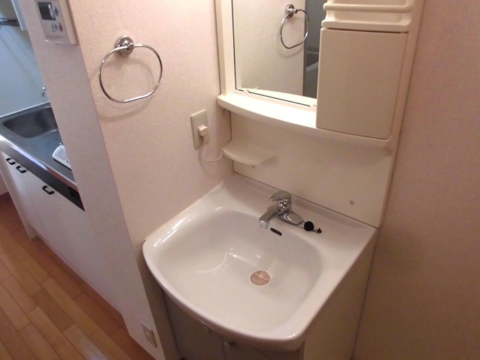 アバンウェルディッツォ 使いやすい独立洗面台です。