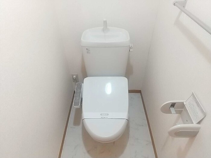 アバンウェルディッツォ 温水洗浄便座完備です。