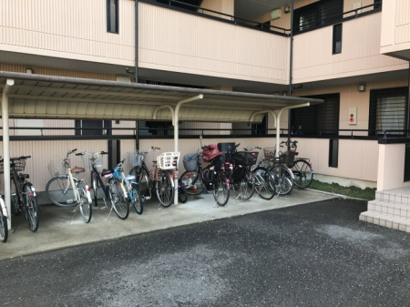 シルクトゥリーA 屋根付きの駐輪場がございます。