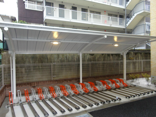 エテルノ 屋根付の駐輪場完備です。