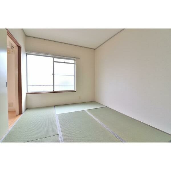 エステートピア原４ 明るいお部屋です。