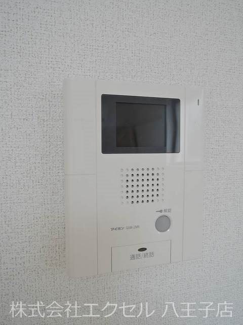 オークヴィラ TVモニターホンで来訪者の姿を確認できます。