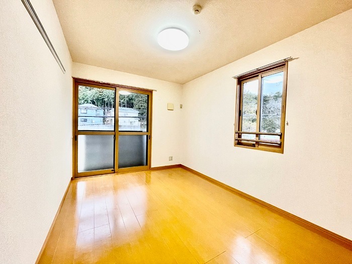 ツインオークスコートSouth 洋室2部屋です。