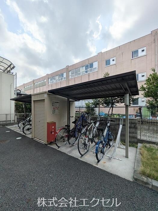 グレイスコート 屋根付きの駐輪場です。