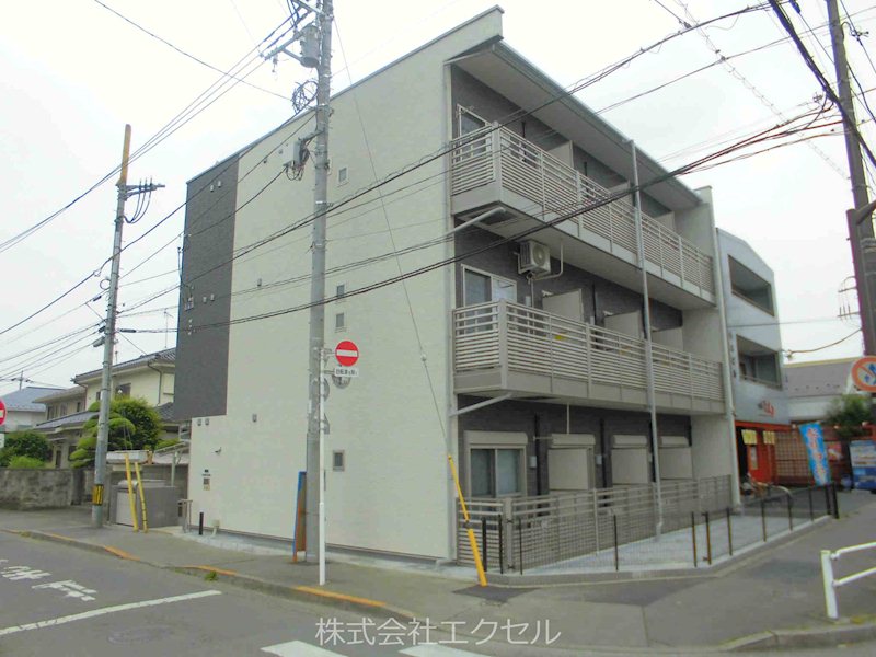小作駅 徒歩6分です。
