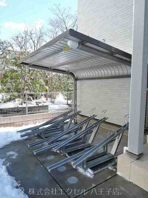 アウローラメゾン 屋根付き駐輪場です。