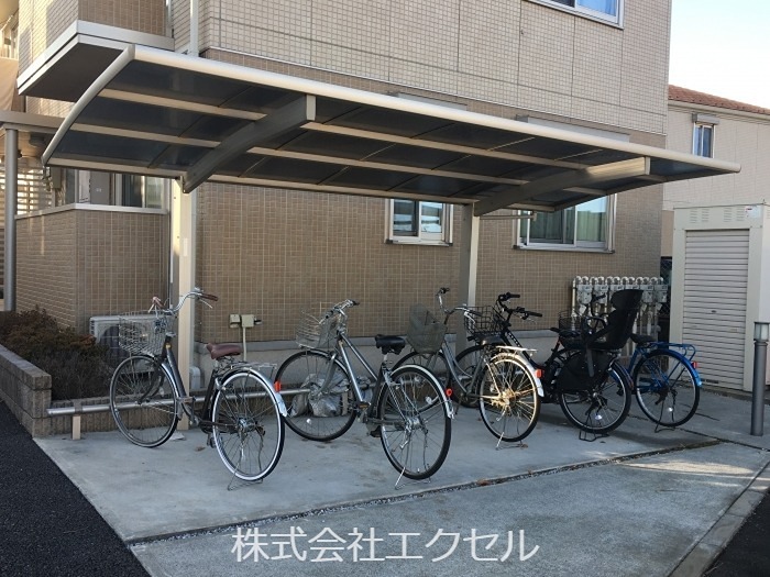 ラメール 屋根付きの駐輪場です。