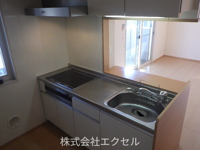 ラメール ＩＨクッキングヒーターのキッチンです。