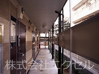 レオパレスアーベントロート 共用通路です。