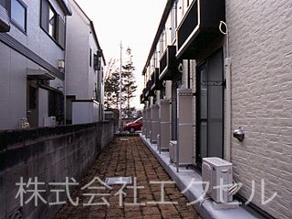 レオパレスアーベントロート レンガ敷きです。